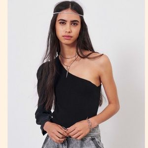 TOP sweater BA&SH  NWT one shoulder black  size M
